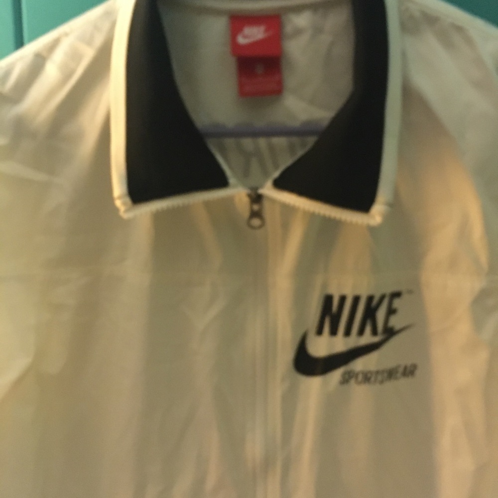 Nike athletic jacket - Picture 2 of 4